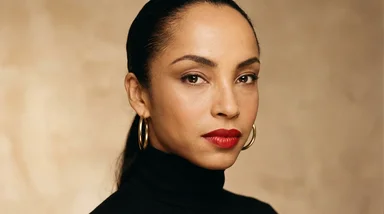 Феномен Sade: как певица, исчезающая на 10 лет, остается иконой стиля и музыки